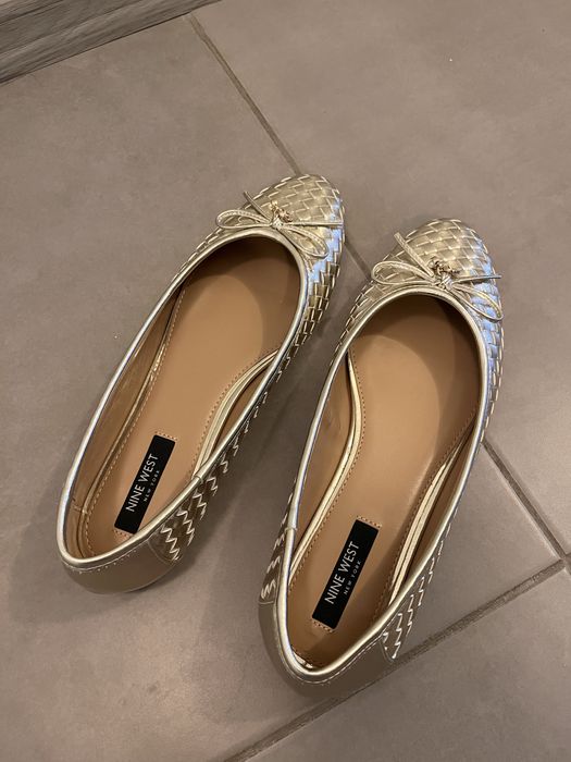 Златисти пантофки Nine West