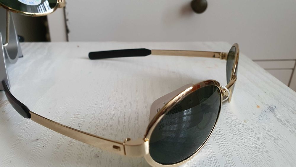 Ochelari de soare cu rame metalice aurii