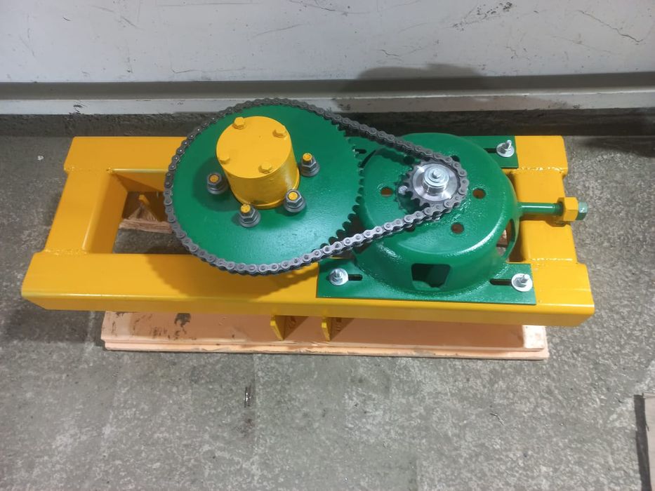 Рулон шөп шашатын техника. Трактор