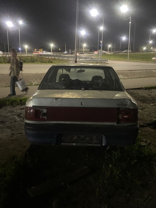 Mazda 323 1.6 на механике