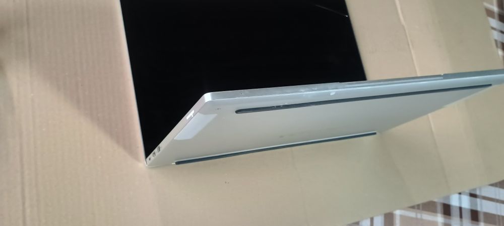 Laptop Intel nuc m15 impecabil