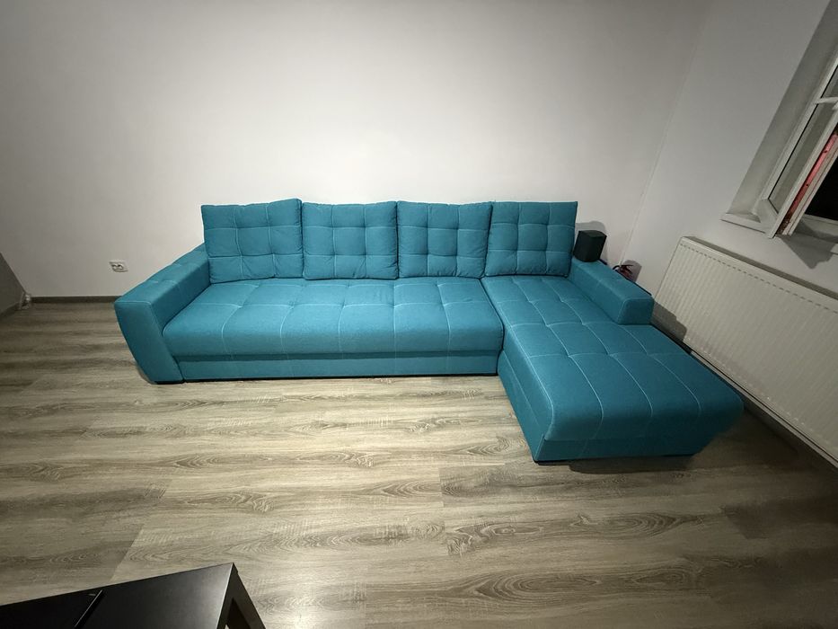 Canapea turcoaz impecabila