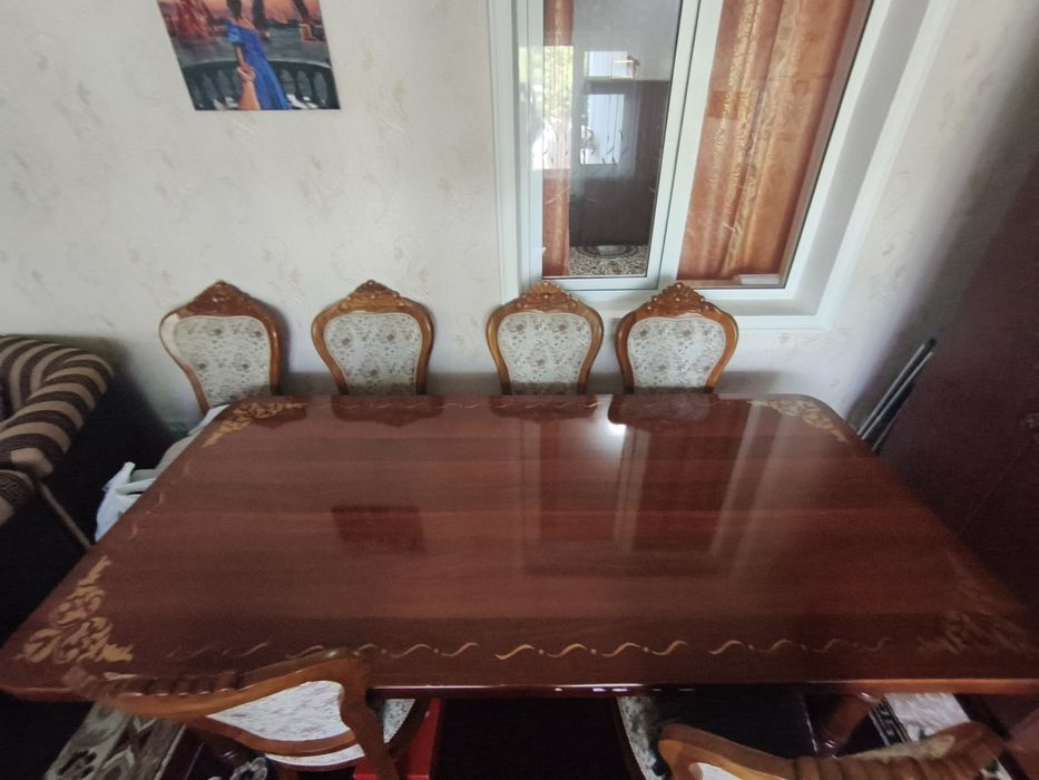 Продаётся Стол и стулья