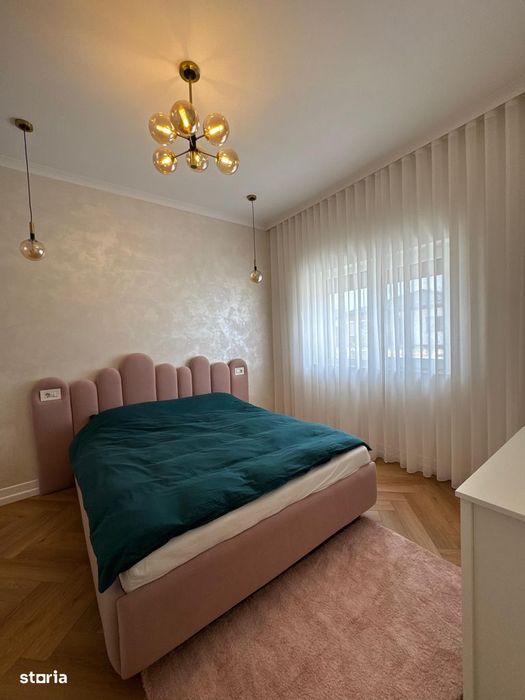 Gradinita la intrare, casa cu pompe caldura 10 kw, curte proprie mare