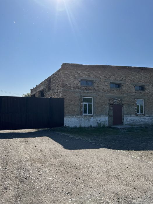 Продам здание с территорией