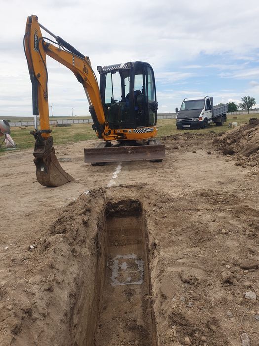 Miniexcavator de Inchiriat
