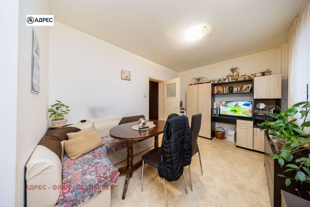 Продава се Тристаен апартамент в Плевен, Широк център - 130 кв.м за 785 €/кв.м - Снимка #2