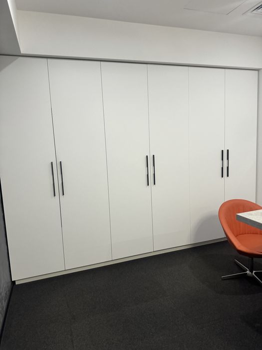 Офисная мебель столы и стулья