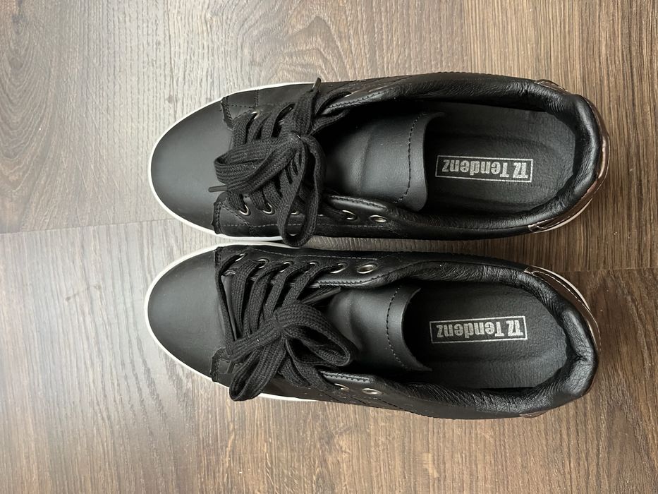 Черни дамски кецове