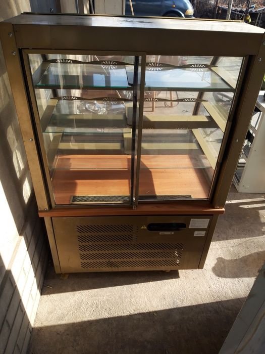 Кондитерская витрина