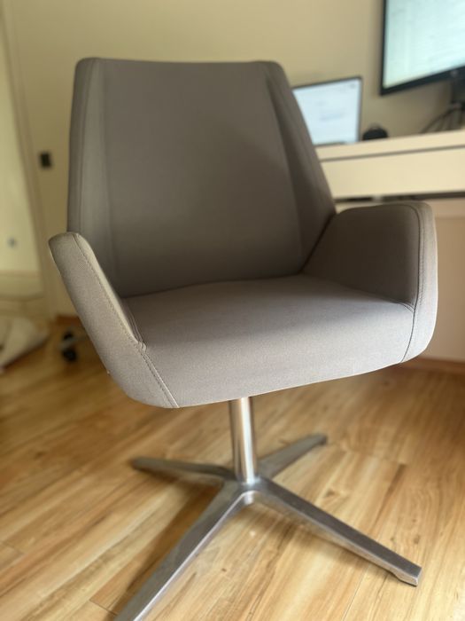 Scaun fotoliu premium rotativ, tapițerie de calitate, design modern