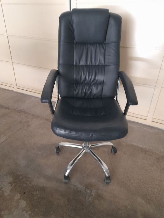 Продаются офисное кресло в хорошем состоянии .