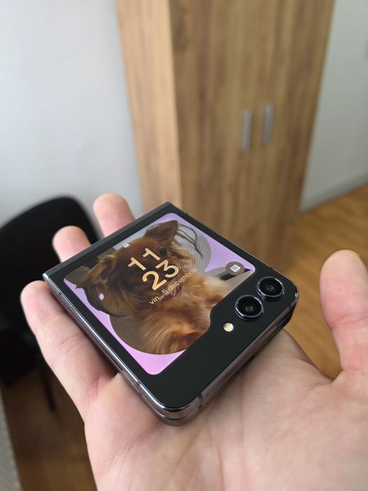 Telefon Samsung Galaxy Z Flip5 – 512GB, varianta cu stocare mare.
Star