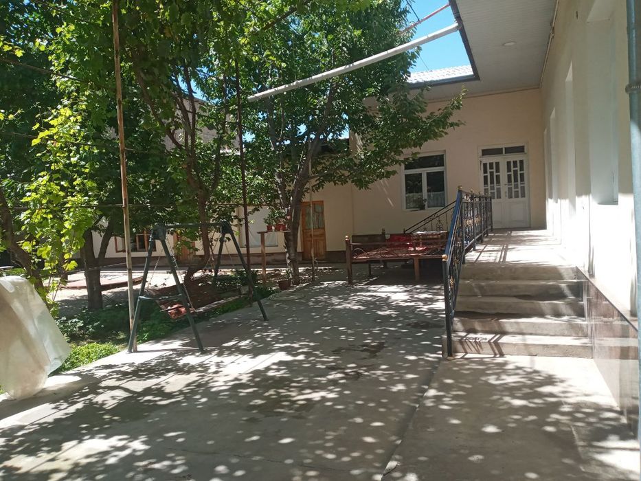 Uchastka sotiladi 6sotix 7 xona