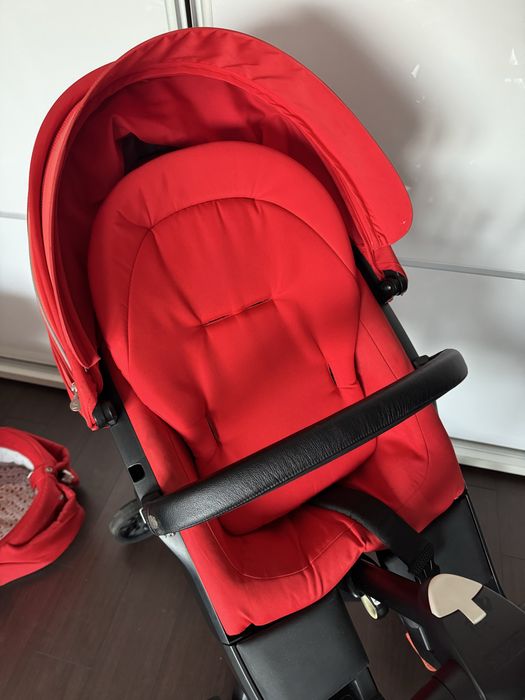 Cărucior Stokke V6 2 în 1 – Roșu (landou + parte sport)