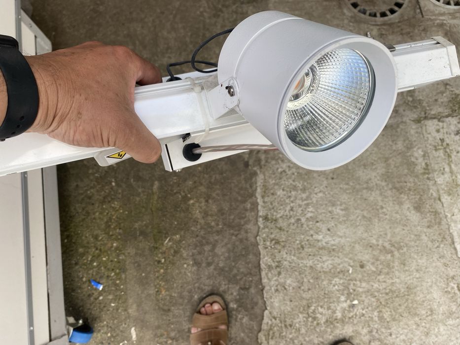 Proiector LED suspendat