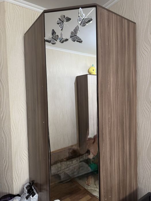 Шкаф угловой с зеркалом