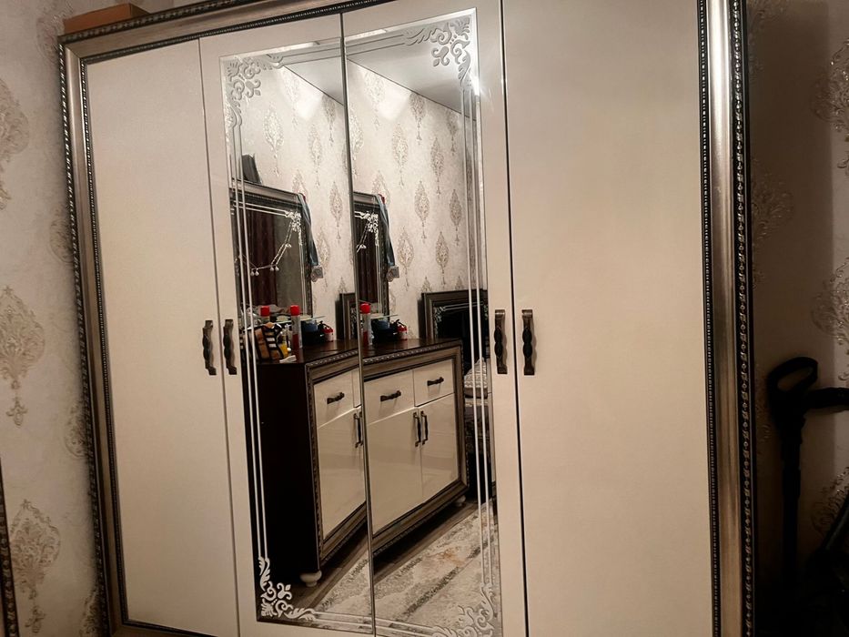 Продам спальный гарнитур