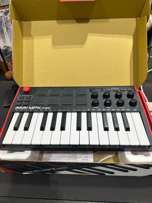 Akai MPKMini3 Профессиональная Миди клавиатура