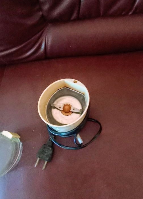 Râșniță de cafea din era comunistă