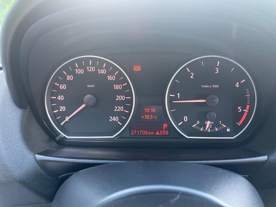 BMW-Seria 1 E87 Cel cu distributia in fata