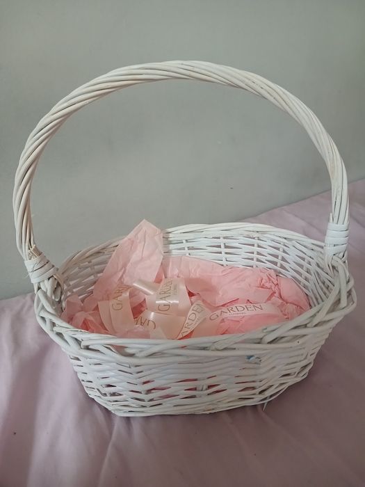 Удобная белая корзина