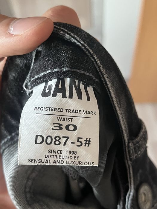 Джинсы фирмы Gant