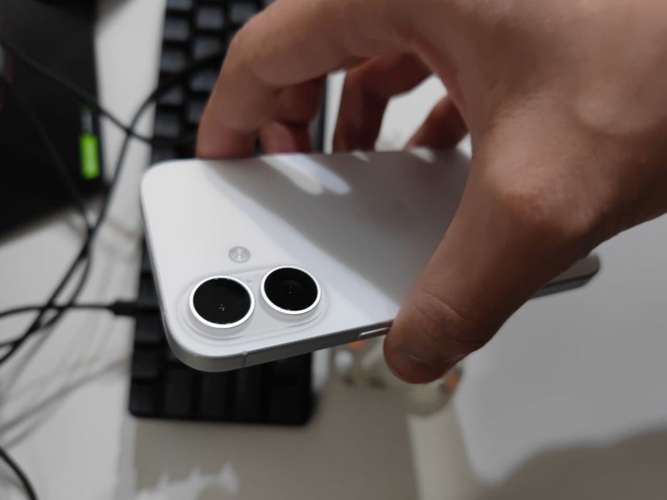 Продам Iphone 16 128gb в идеале