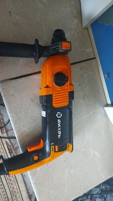 Продам срочно  цена 10000т чемодан имеется