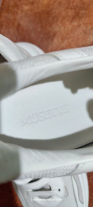 Adidași Musette mărime 45, model NEW ZAMORA A167