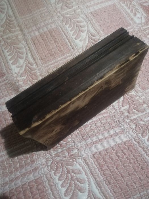 Стара дървена кутия