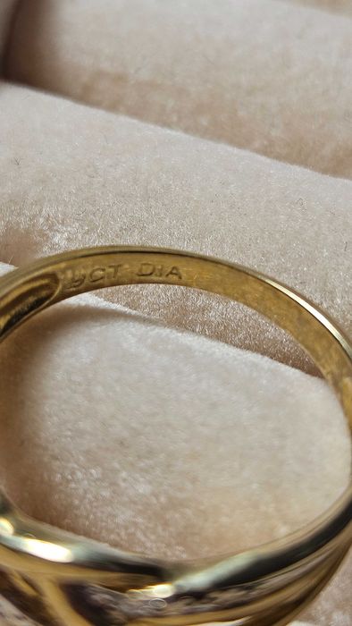 Золотое кольцо с бриллиантами.  17р. Проба 9к
