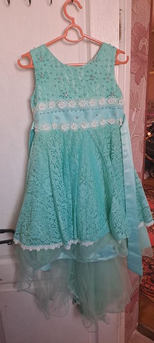 Платье праздничное