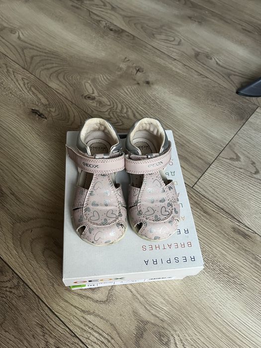 Сандали geox, lasocki 23 номер и кецове adidas 24 номер