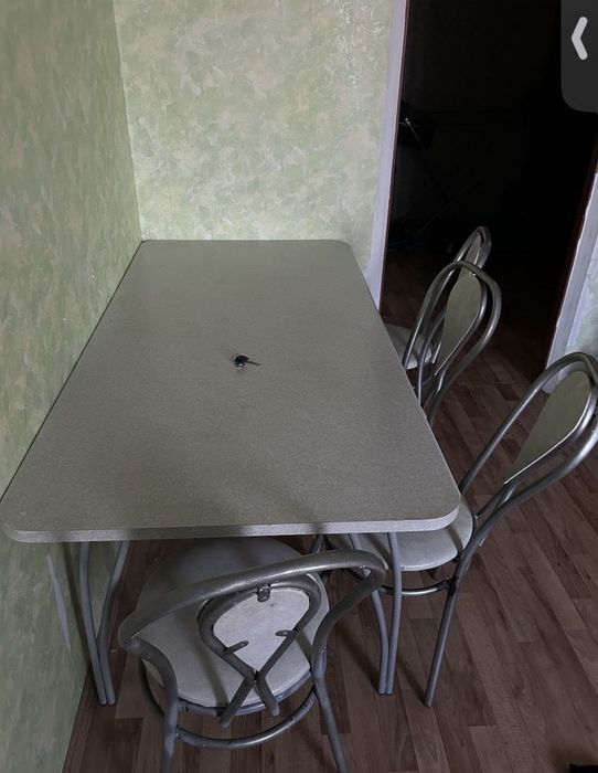 Кухонный стол со стульями