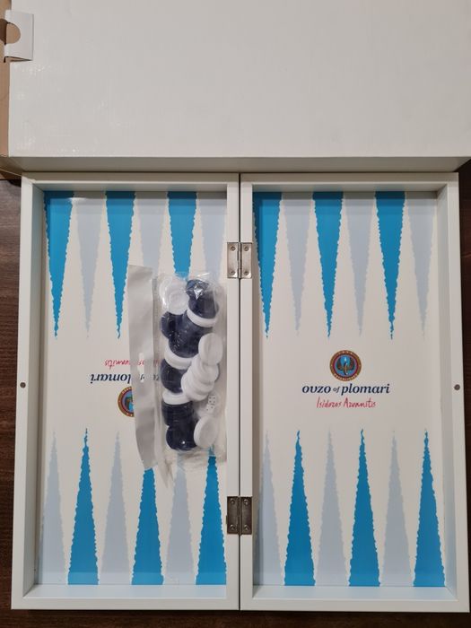 Табла Plomari с пулове