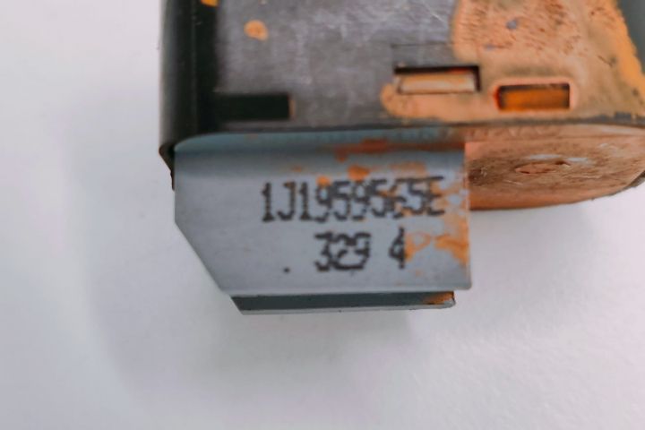 Buton Reglaj Oglinzi cu rabatare 1J1959565E Volkswagen VW Golf a 4-a