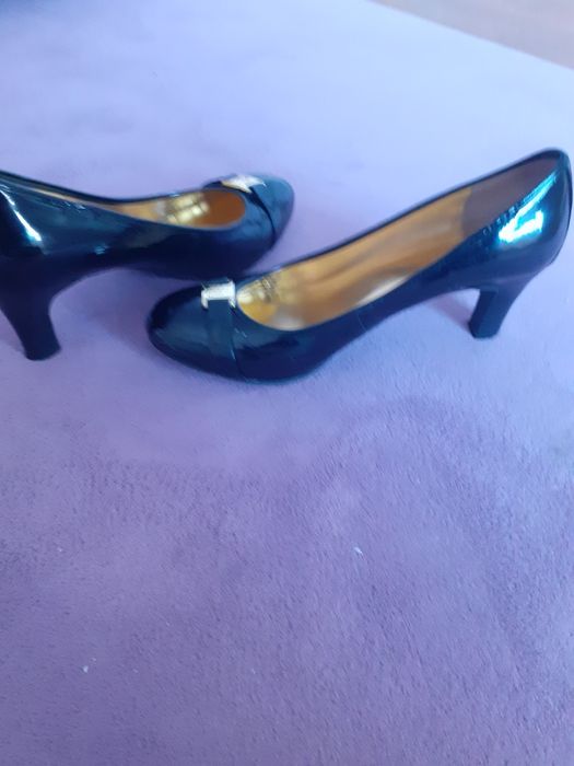 Елегантни затворени  обувки