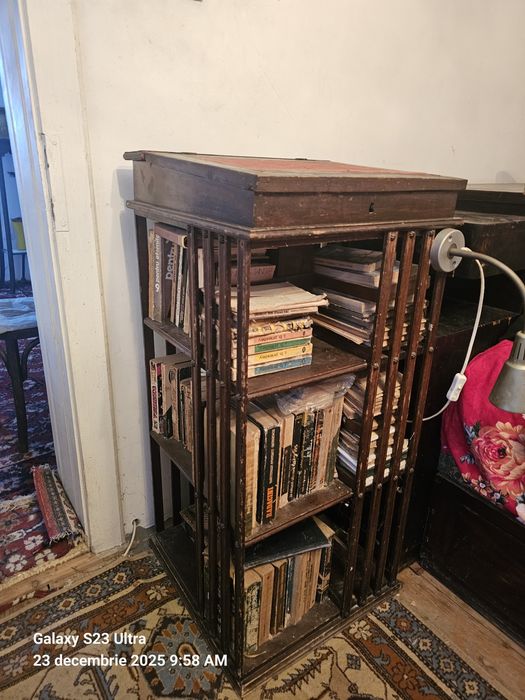 Mobilier foarte vechi