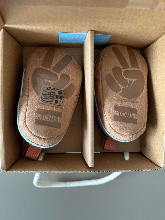 Бебешки обувки / буйки  TOMS, модел Lima, размер 6-12 месеца,