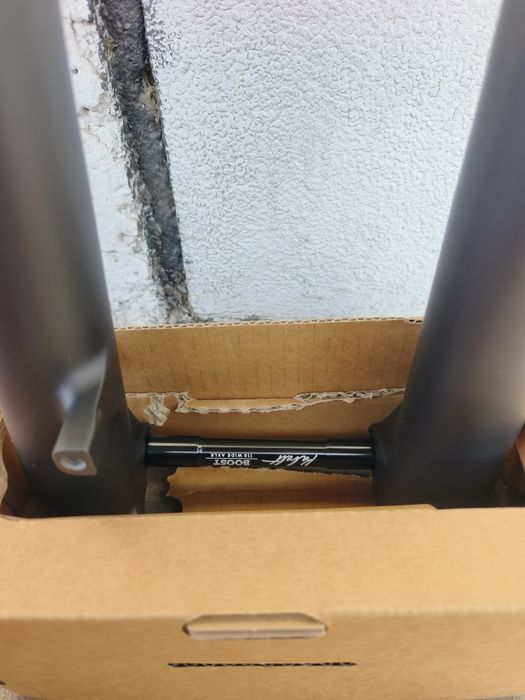 Вилка Marzocchi Bomber Z2 100 мм 27.5 boost 15x110 2023