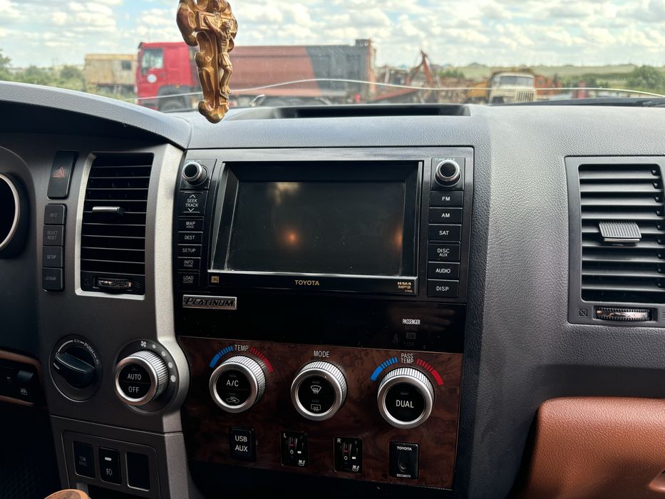 Тойота тундра продам