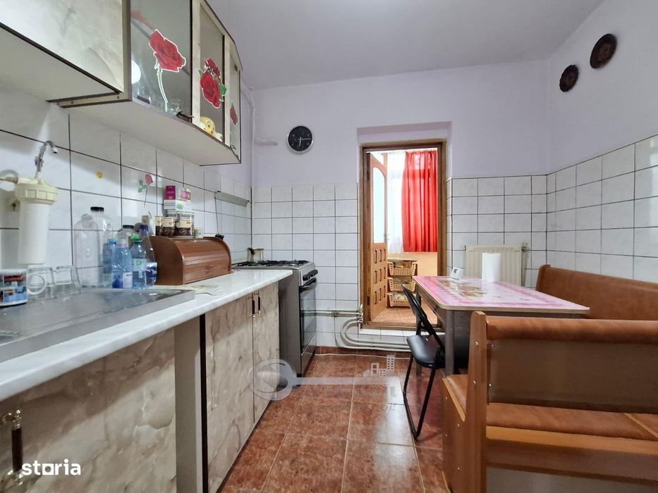 Apartament 3 camere decomandat, Nicolina, baie cu geam