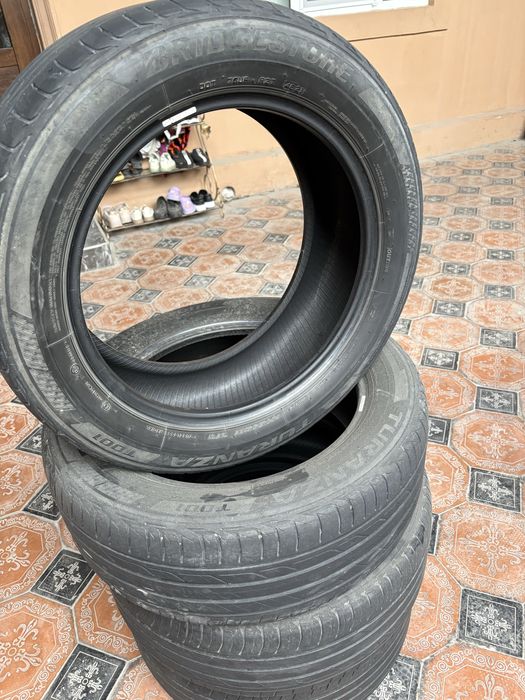 Шина BRIDGESTONE 225/55 R17.