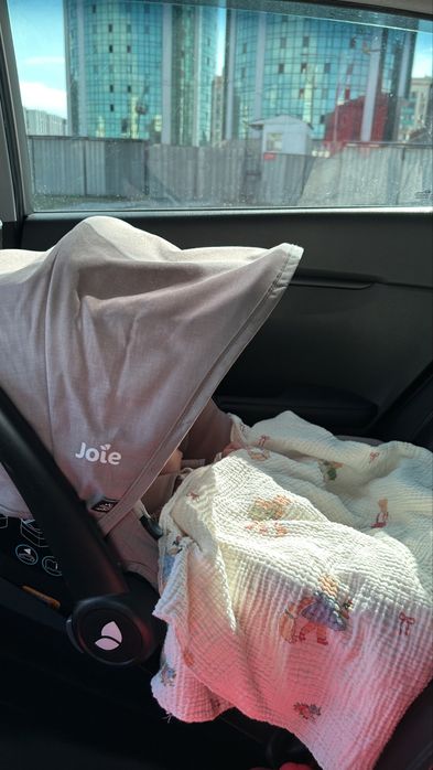 Продам автолюльку Joie