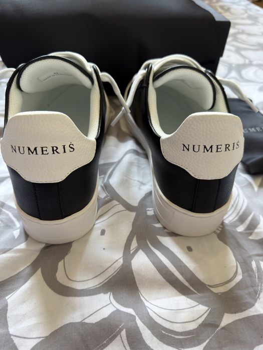Numeris Acrylic Black Leather
