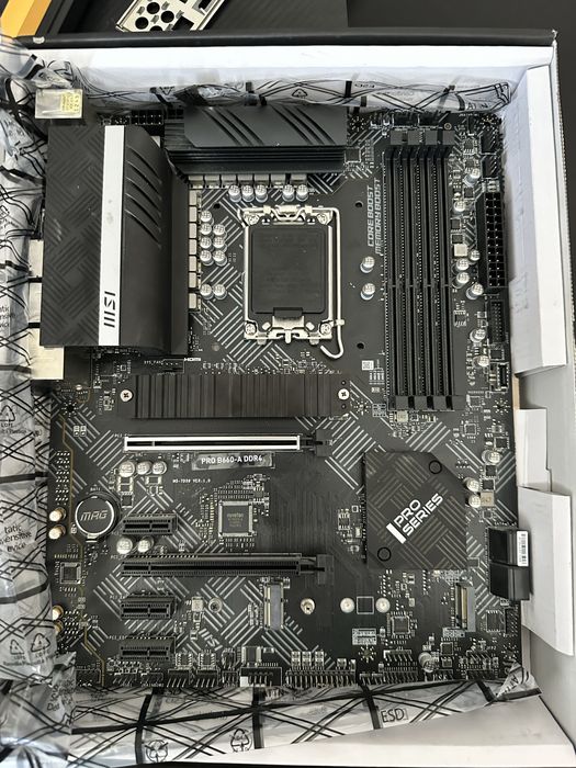Vând placa de baza msi PRO-A DDR4 (citiți descrierea)