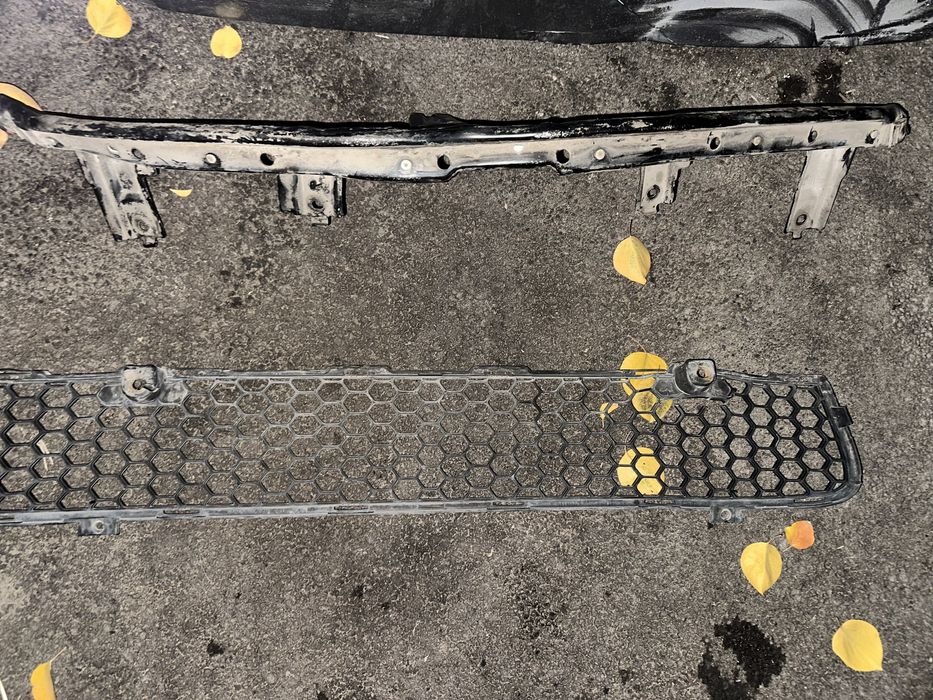 Продам обшивку капота на лансер 10.Обшивка в хорошем чистом состояний