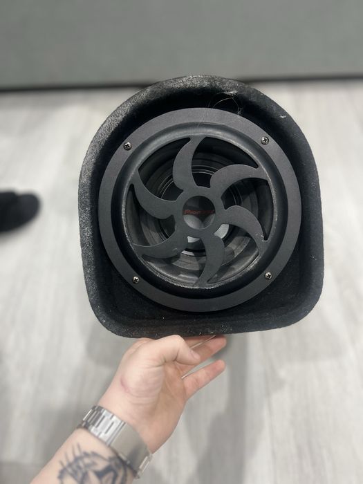 Сабуфер Pionner 1600W