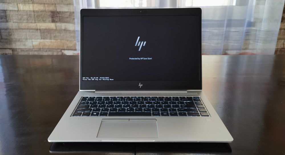 Продавам Гаранционнен HP EliteBook 745/IPSматFHDсKам/8x2ghzThr/ssd256gb/8gb/ATIVega8/СвКв/5чБат